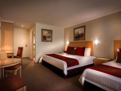 Best Western Plus Travel Inn Carlton