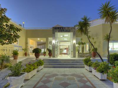 Corali Hotel & Apartments