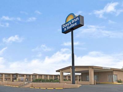 Days Inn & Suites Santa Rosa
