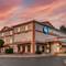 Best Western Plus Carlton Suites