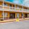 Econo Lodge Inn & Suites