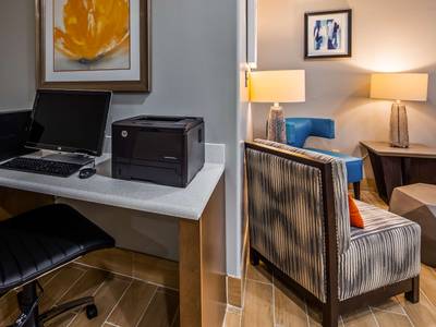 Best Western Club House Inn & Suites