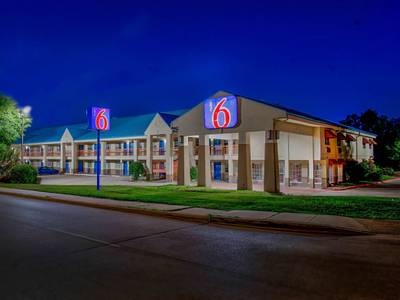 Motel 6 Arlington