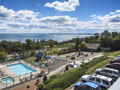 Edgewater Resort & Waterpark