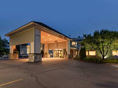 Best Western Plus Windjammer Inn & Conference Center