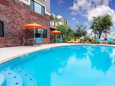 Holiday Inn Express & Suites Phoenix Tempe - University