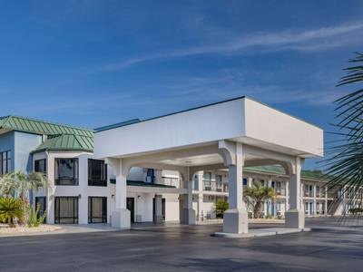 Days Inn & Suites Savannah Midtown