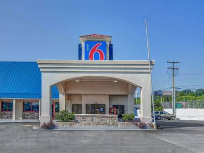Motel 6 Calhoun