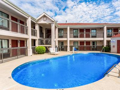 Econo Lodge  Inn & Suites