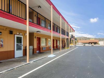 Econo Lodge Near Motor Speedway