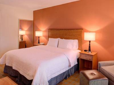 Hampton Inn & Suites Ontario