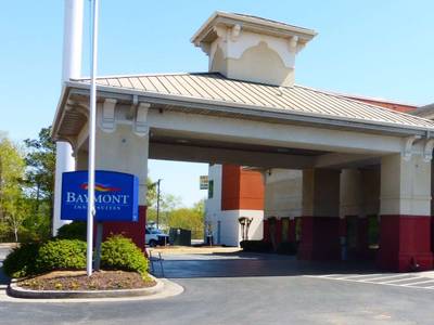 Holiday Inn Express & Suites Calhoun