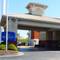 Holiday Inn Express & Suites Calhoun