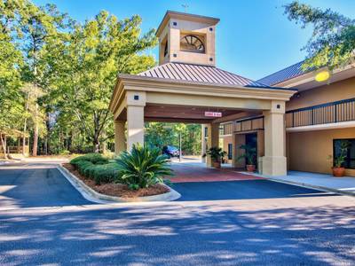 Clarion Inn & Suites