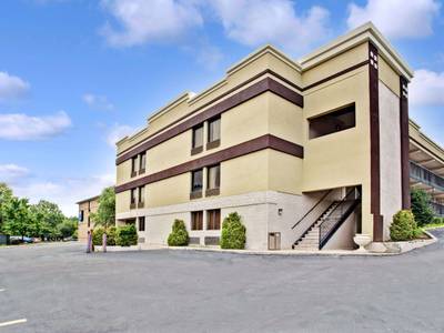 Super 8 Raleigh Downtown South