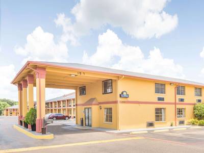 Days Inn & Suites Marshall