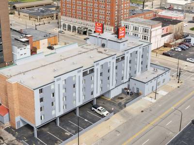 Econo Lodge Inn & Suites