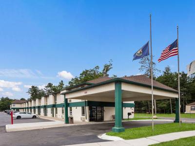 Quality Inn by the Bay