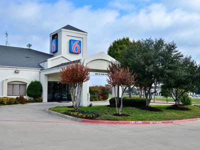 Motel 6 West Plano