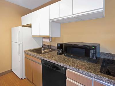 Hawthorn Suites by Wyndham Charlotte/Executive Park