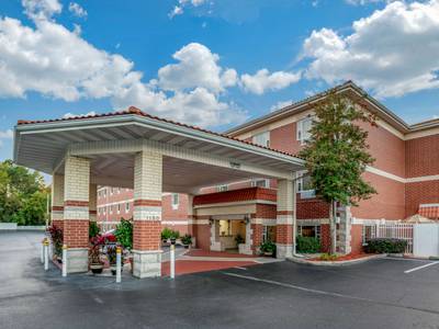 Comfort Suites Airport