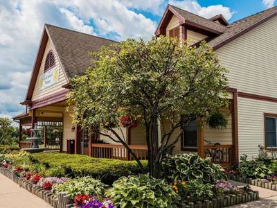 Econo Lodge & Suites