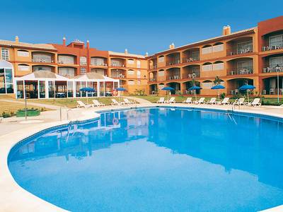 Apartamentos Leo Islamar