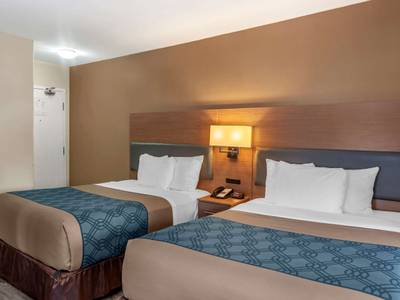 Econo Lodge Inn & Suites Downtown