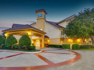 La Quinta Inn & Suites Dallas Addison Galleria