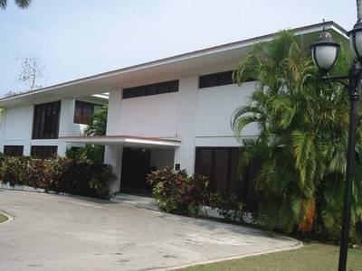 Beachcomber Club Resort