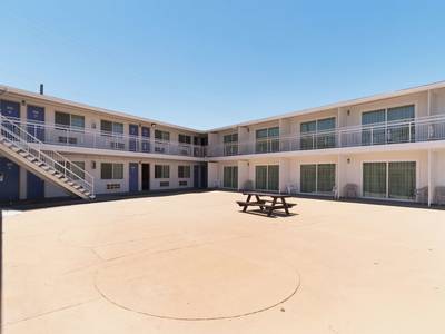 Motel 6 Barstow, CA - Route 66