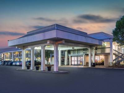 Baymont Inn & Suites Murfreesboro