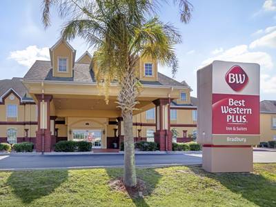 Best Western Plus Bradbury Inn & Suites