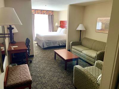 Country Inn & Suites by Radisson, Midway, FL