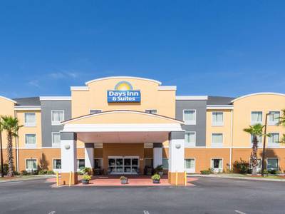 Days Inn and Suites Port Wentworth-North Savannah