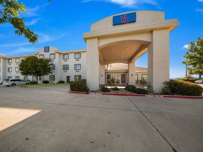 Motel 6 Decatur, TX