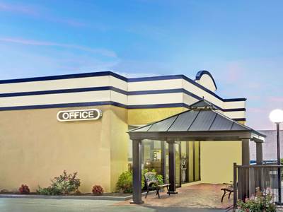 Days Inn Norfolk- Military Circle