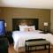 Hampton Inn & Suites Chicago - St. Charles