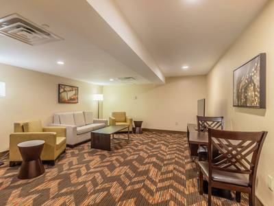 DoubleTree by Hilton Hotel Lawrence