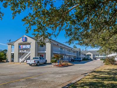 Knights Inn Bay St. Louis