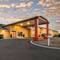 Econo Lodge Inn & Suites