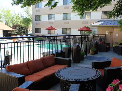 Oxford Suites Redding