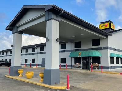 Super 8 League City/Kemah Area