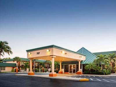 Super 8 North Palm Beach Pga Blvd