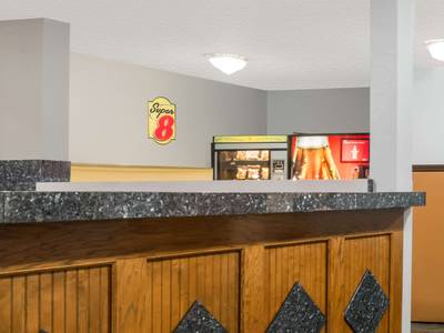 Super 8 Motel - Topeka/Wanamaker RD/I-70