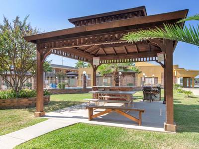 Super 8 Motel - Tyler