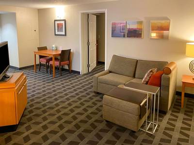 TownePlace Suites Cleveland Airport