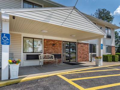 Super 8 Motel Sanford Kennebunkport Area