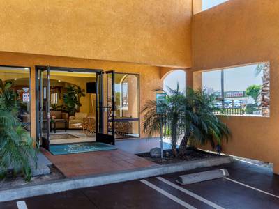 Quality Inn & Suites Westminster - Seal Beach