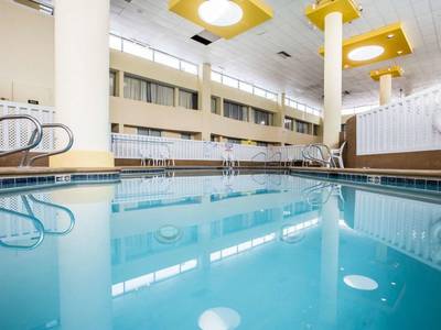 Quality Inn & Suites Airpark East